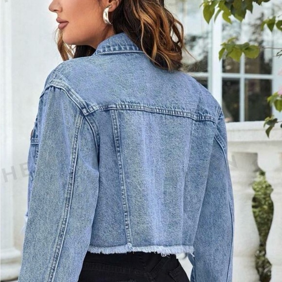 Essnce Women's Frayed Edge Fashionable Short Denim Jacket For Daily Wear - Picture 2 of 6